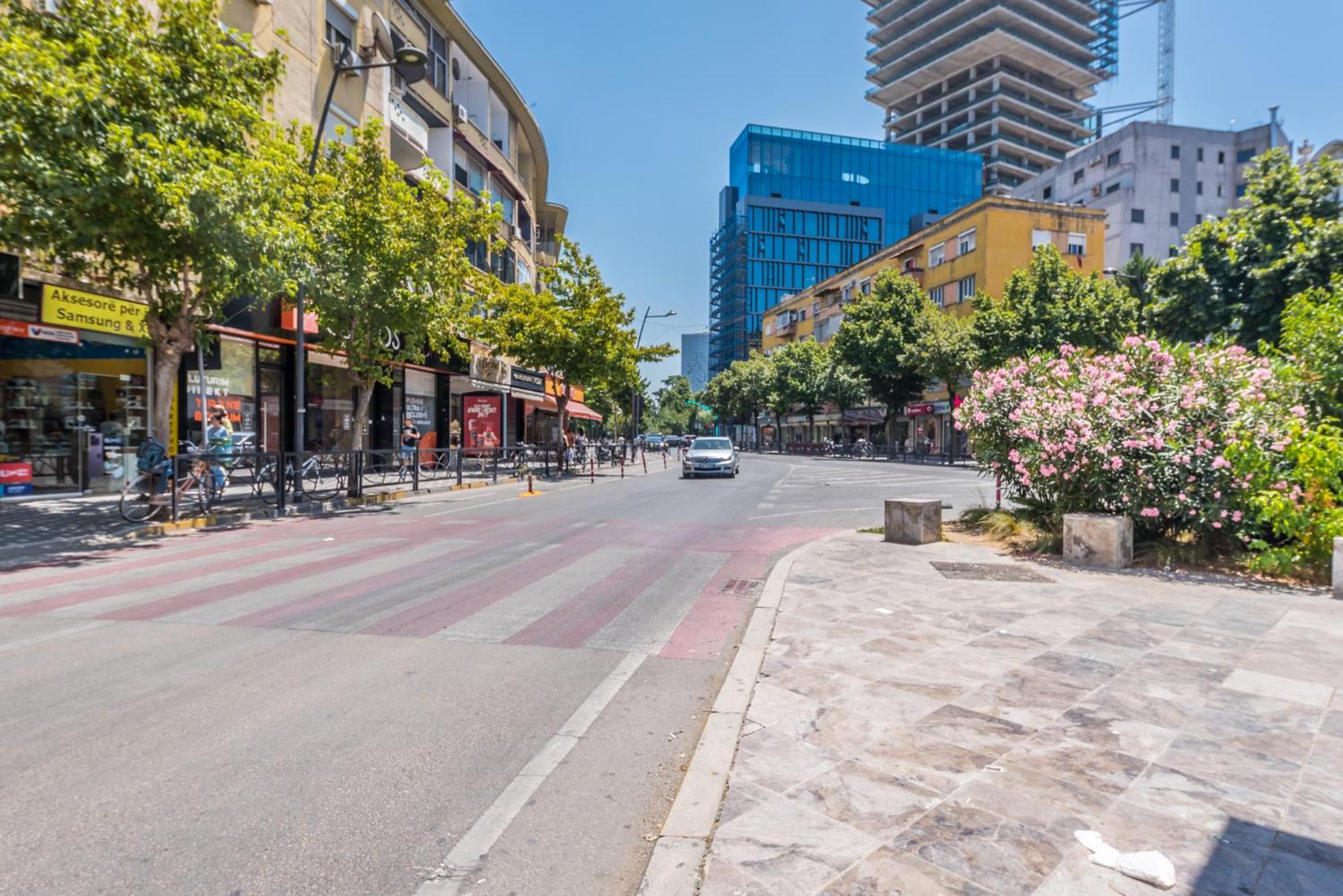 Piazza Luxury Apartments Тирана Экстерьер фото